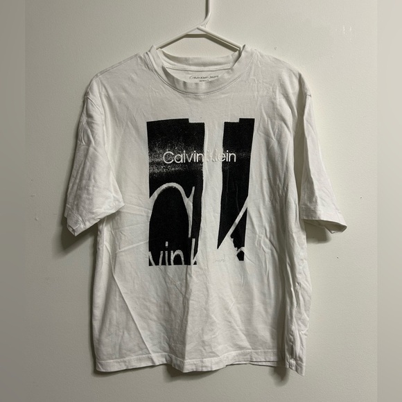Calvin Klein White Oversized Graphic  Tee - Picture 1 of 3